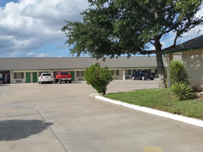 Garden Inn & Suites Hebbronville Екстериор снимка