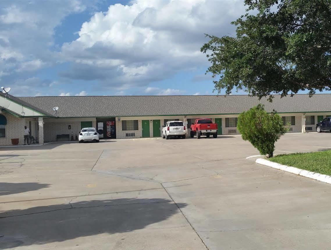 Garden Inn & Suites Hebbronville Екстериор снимка