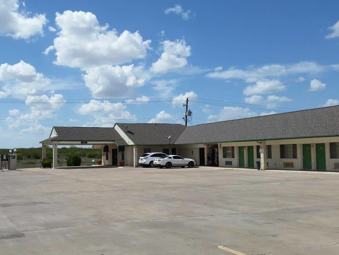 Garden Inn & Suites Hebbronville Екстериор снимка